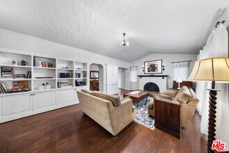 5918 Canyon Cove in Los Angeles, CA - Building Photo - Building Photo