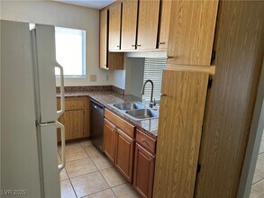 6841 Arroyo Ave in Las Vegas, NV - Building Photo - Building Photo