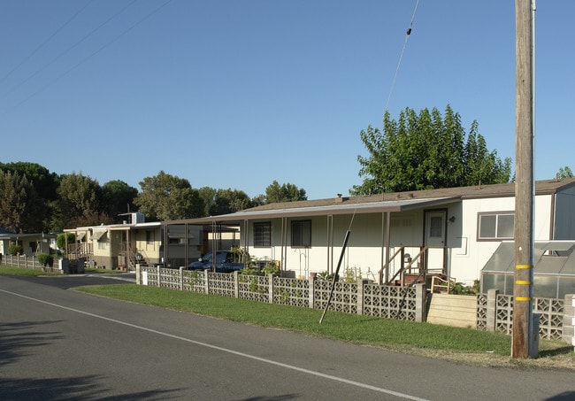 Twin Oaks Mobile Home Park in Acampo, CA - Foto de edificio - Building Photo