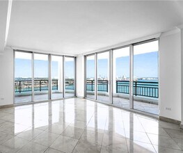 848 Brickell Key Dr in Miami, FL - Building Photo - Building Photo