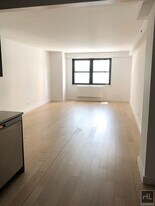 222 E 39th St in New York, NY - Building Photo