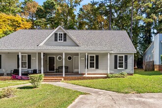 241 Friarsgate Blvd in Irmo, SC - Foto de edificio - Building Photo