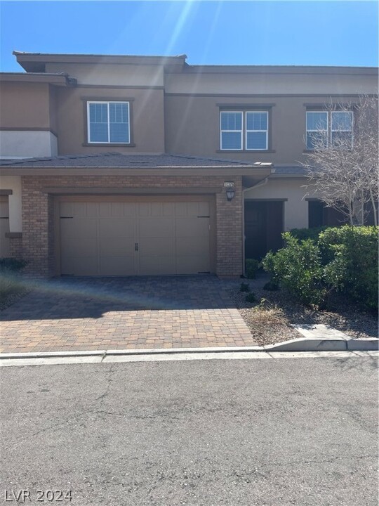 10375 Pescado Ln in Las Vegas, NV - Building Photo