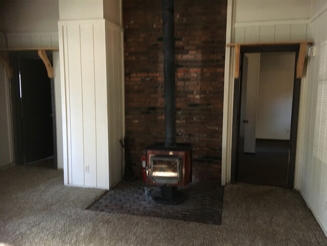 477 Mono St, Unit B upstairs in Mammoth Lakes, CA - Foto de edificio - Building Photo