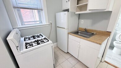 15 Parkman St, Unit 2C in Brookline, MA - Foto de edificio - Building Photo