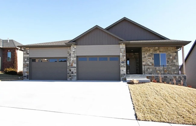 9332 Del Rio Dr in Lincoln, NE - Building Photo - Building Photo