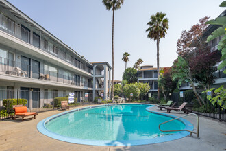 Lexington Courtyard in Anaheim, CA - Building Photo - Building Photo