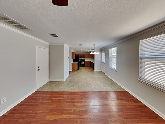 3421 Highpoint Dr in Denton, TX - Foto de edificio - Building Photo