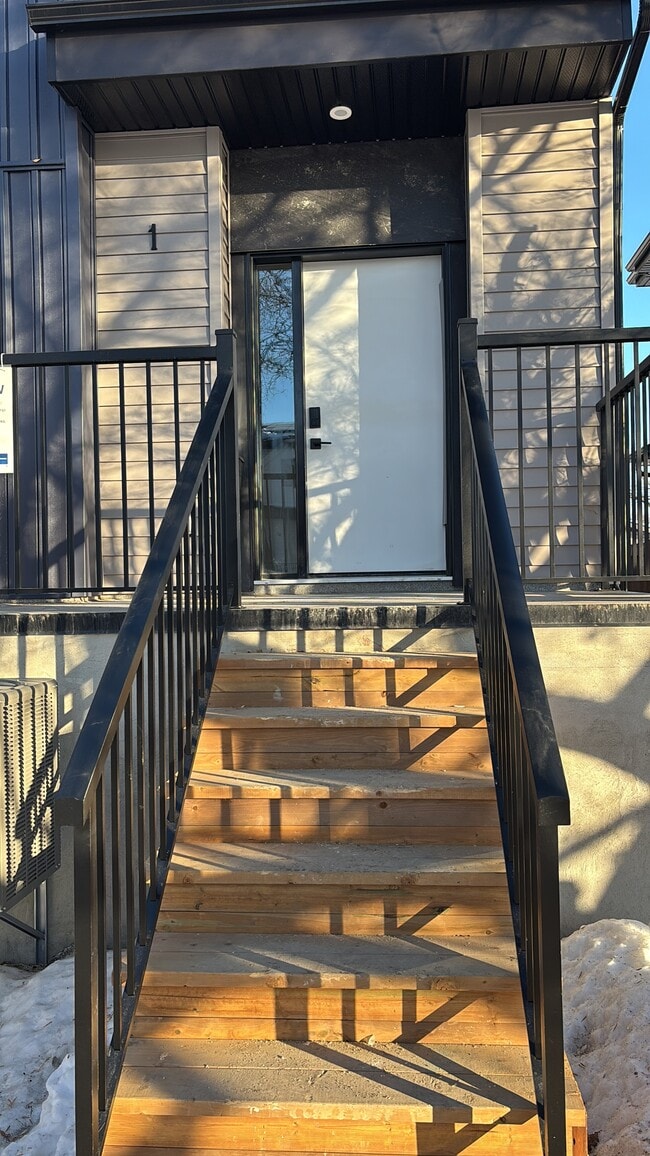 11007 132 St NW in Edmonton, AB - Building Photo - Building Photo