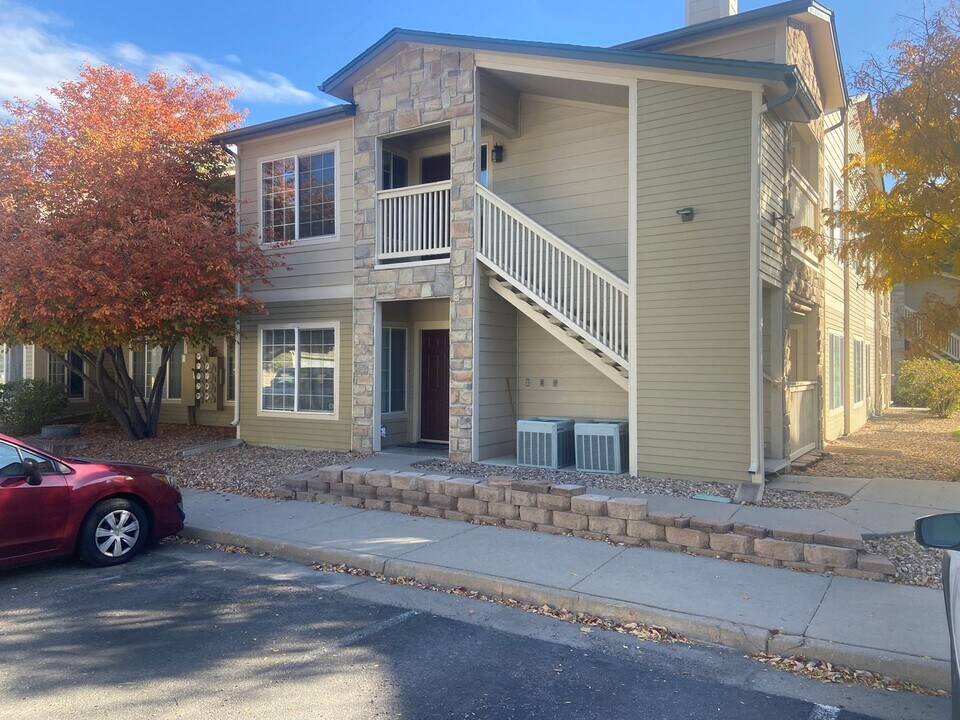 9911 E Idaho Cir in Aurora, CO - Building Photo