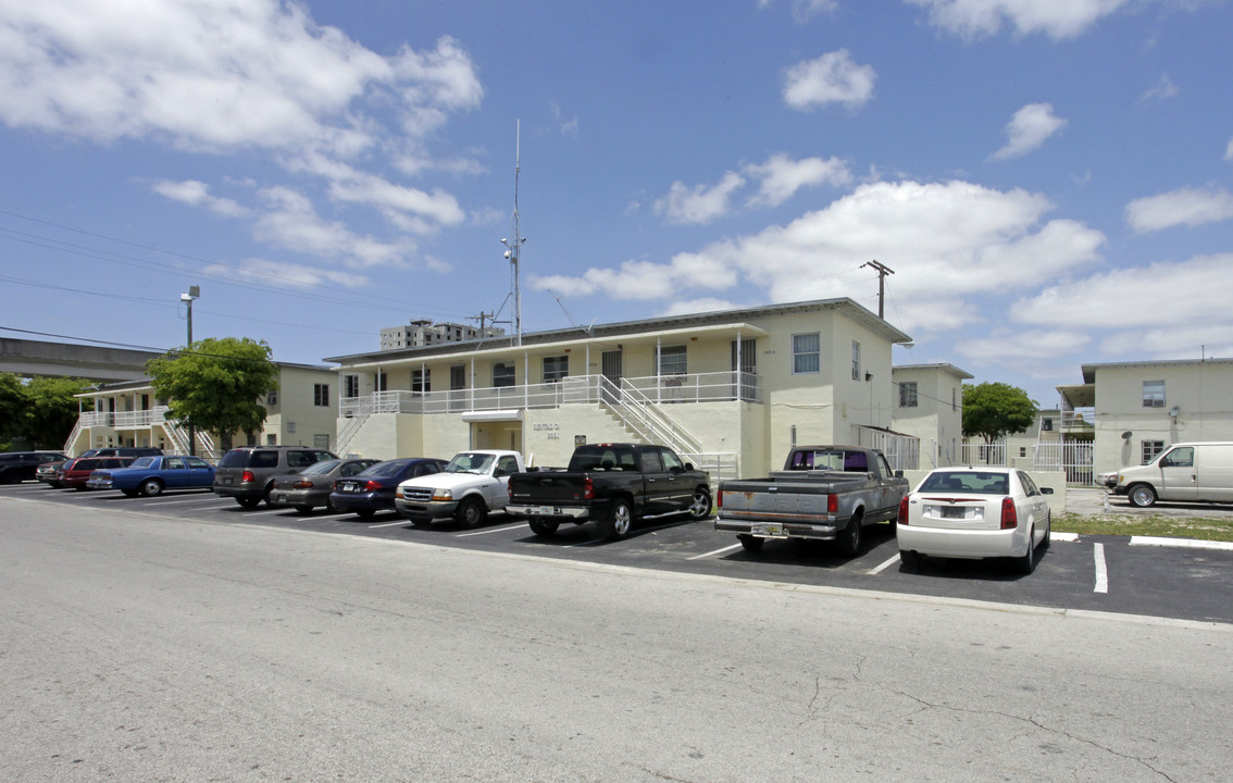 50th Street Heights Apartments in Miami, FL - Foto de edificio