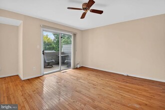 9805 Lake Shore Dr in Gaithersburg, MD - Building Photo - Building Photo
