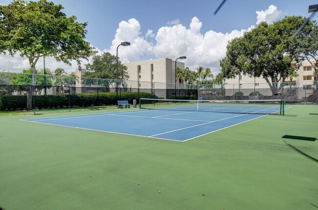5801 Camino Del Sol in Boca Raton, FL - Building Photo - Building Photo