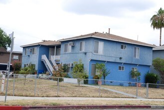 13505 Saticoy St in Panorama City, CA - Building Photo - Building Photo