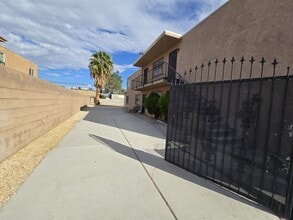 2140 Webster St, Unit D in North Las Vegas, NV - Building Photo - Building Photo