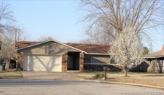 13845 S Glen Pl in Glenpool, OK - Building Photo