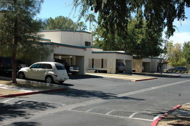 Acoma Thunderbird Townhouses in Glendale, AZ - Building Photo - Building Photo