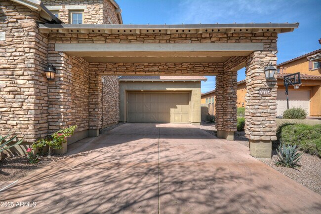 18358 N 93rd Way in Scottsdale, AZ - Foto de edificio - Building Photo