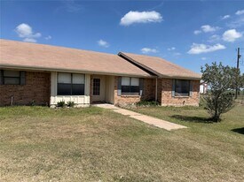 5931 Limmer Loop in Hutto, TX - Building Photo