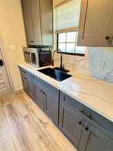 210 N Mattson St in West Columbia, TX - Building Photo - Building Photo