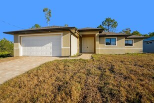 3304 42nd St SW in Lehigh Acres, FL - Building Photo