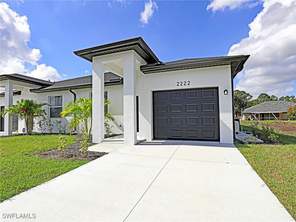 2222 Keith Ave S in Lehigh Acres, FL - Building Photo