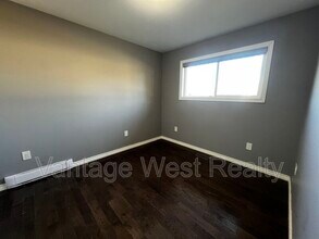 575 Jaschinsky Rd in Kelowna, BC - Building Photo - Building Photo
