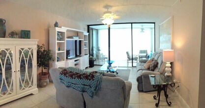 3492 NE Causeway Blvd in Jensen Beach, FL - Foto de edificio - Building Photo