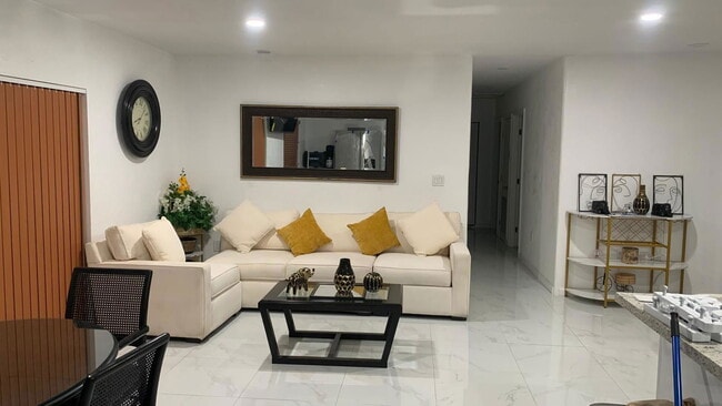 3041 NW 185th Ter in Miami Gardens, FL - Building Photo - Building Photo