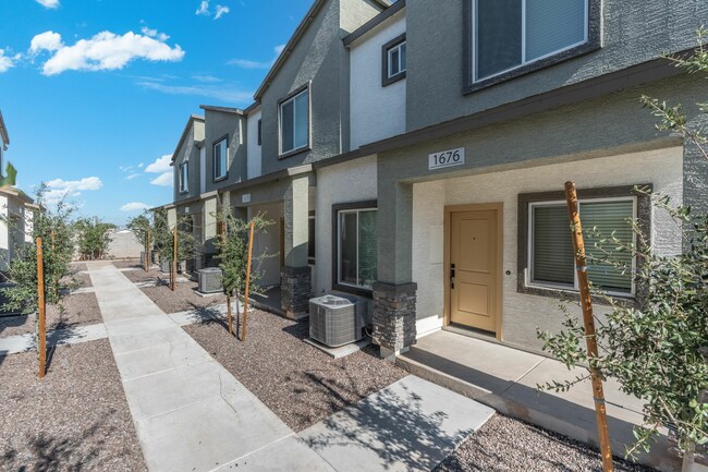 South Mountain Shadows in Phoenix, AZ - Building Photo - Building Photo