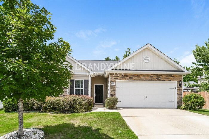 8928 Avery Meadows Dr in Charlotte, NC - Building Photo