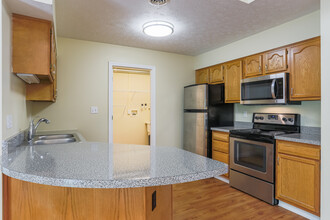Village of Amesbury in Coraopolis, PA - Foto de edificio - Interior Photo