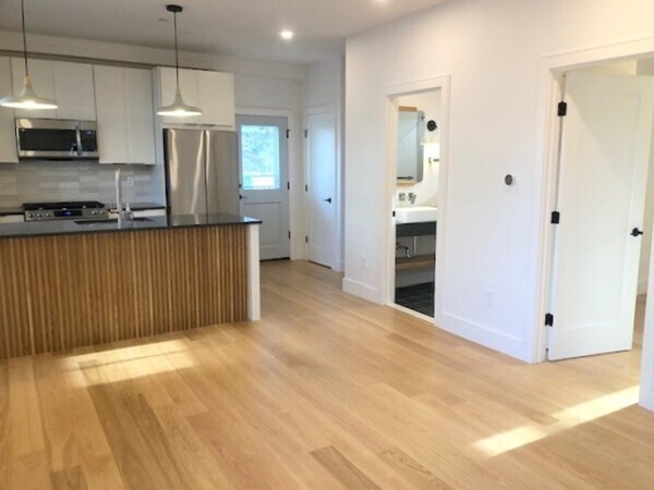 95 Cowper St in Boston, MA - Building Photo
