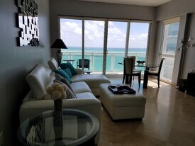 6917 Collins Ave, Unit PH15 in Miami, FL - Building Photo