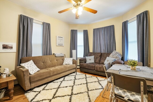 68 Calumet St, Unit #3 in Boston, MA - Building Photo - Building Photo