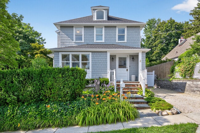 property at 25 Soundview Ave