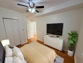 1322 W 57th St in Chicago, IL - Building Photo - Building Photo