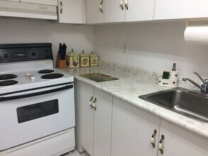 Spacious 1 bedroom basement - *Wont Last* in Toronto, ON - Building Photo - Building Photo