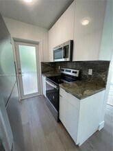 2854 SW 37th Ave in Miami, FL - Building Photo - Building Photo