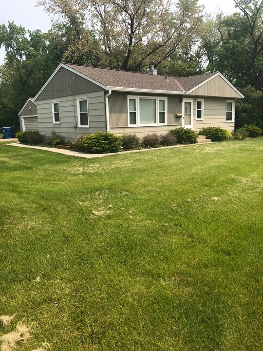 3520 W Old Shakopee Rd in Bloomington, MN - Building Photo