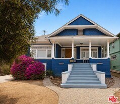 2713 S La Salle Ave in Los Angeles, CA - Building Photo