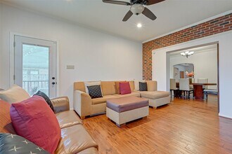 2412 Oakdale St in Houston, TX - Building Photo - Building Photo