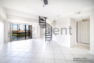 2400 Feather Sound Dr in Clearwater, FL - Building Photo - Building Photo