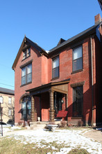 1045 S 6th St in Louisville, KY - Foto de edificio - Building Photo