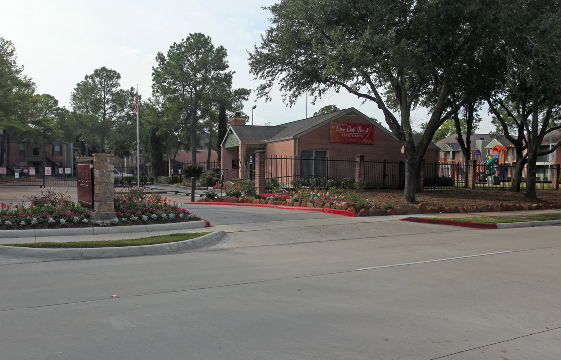 Live Oak Bend in Houston, TX - Foto de edificio