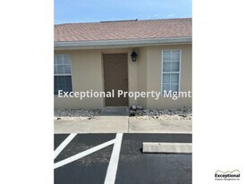 1242 SE 8th St in Cape Coral, FL - Building Photo
