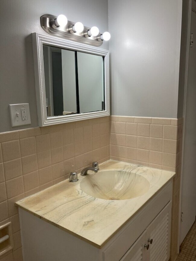 3707 SW 29th Terrace in Topeka, KS - Foto de edificio - Building Photo