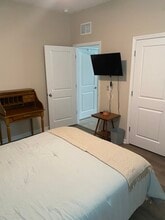 2304 Midnight Pearl Dr, Unit Apt B in Sarasota, FL - Foto de edificio - Building Photo