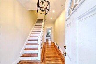 13 Rhode Island Ave in Newport, RI - Building Photo - Building Photo