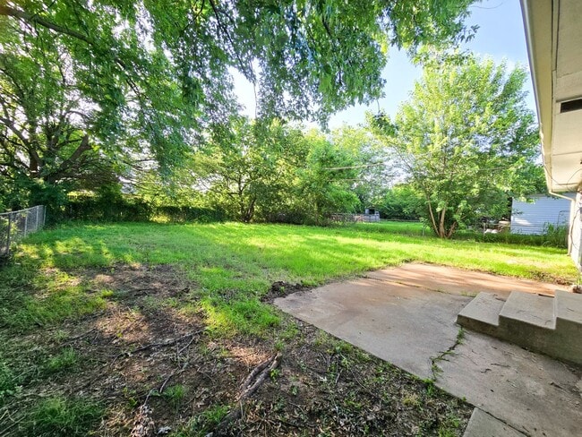 property at 1413 Sherry Ln